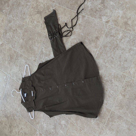 Ladies Top - Picture 2 of 7